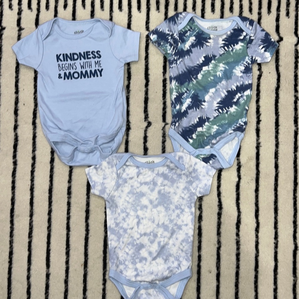 Pack of 3 - Tie dye - short sleeve bodysuits- Size 6-9 months